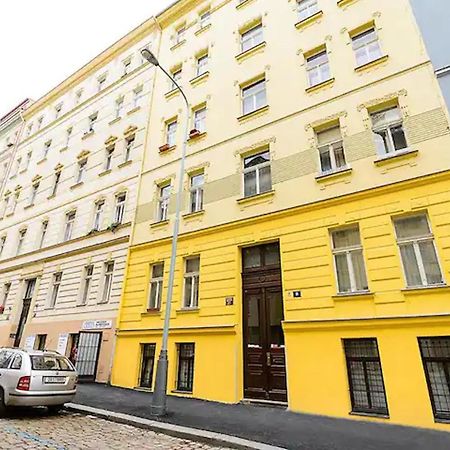 Ground Floor Apartment Praha Bagian luar foto