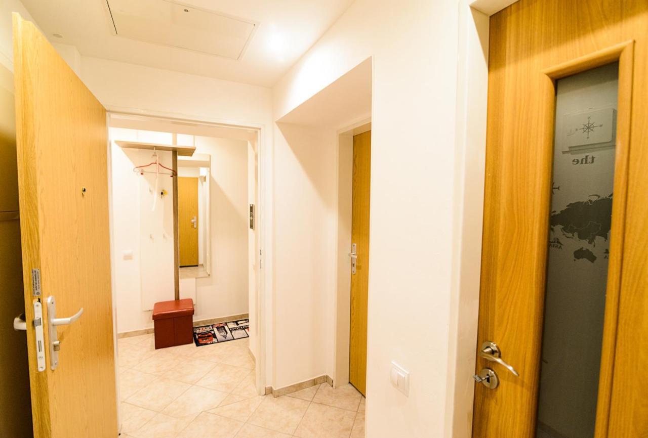 Ground Floor Apartment Praha Bagian luar foto