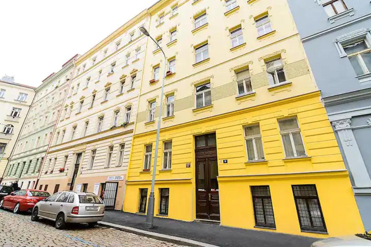 Ground Floor Apartment Praha Bagian luar foto
