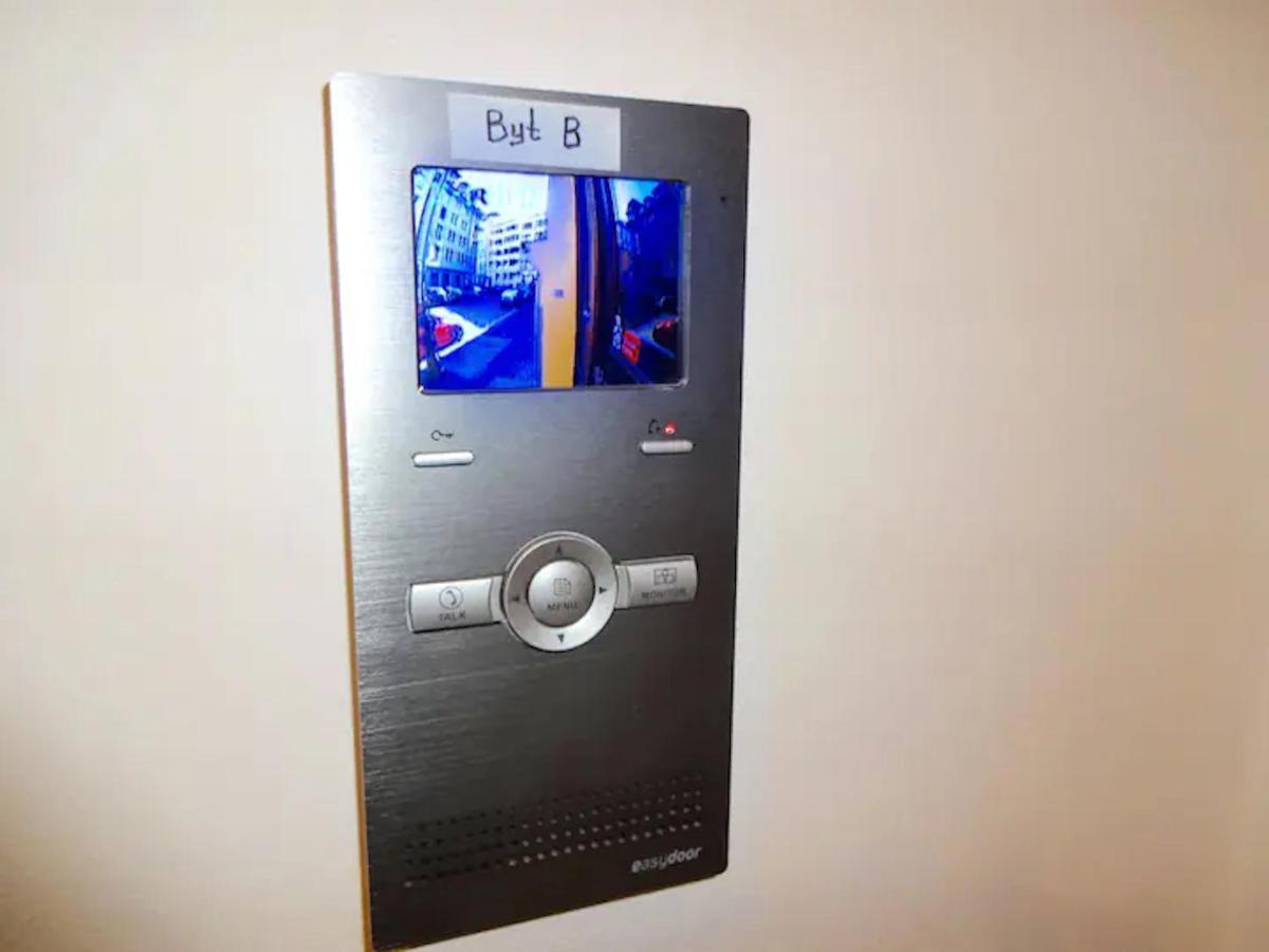 Ground Floor Apartment Praha Bagian luar foto