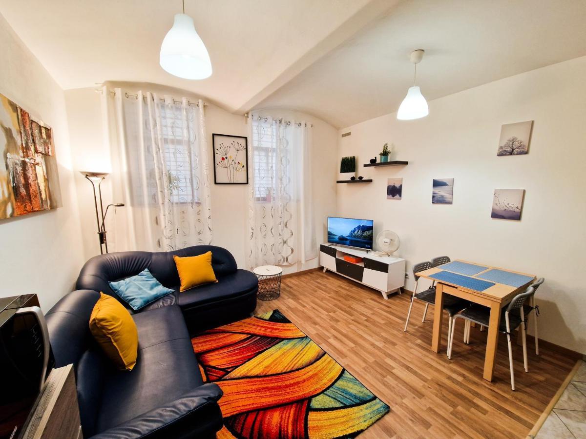 Ground Floor Apartment Praha Bagian luar foto