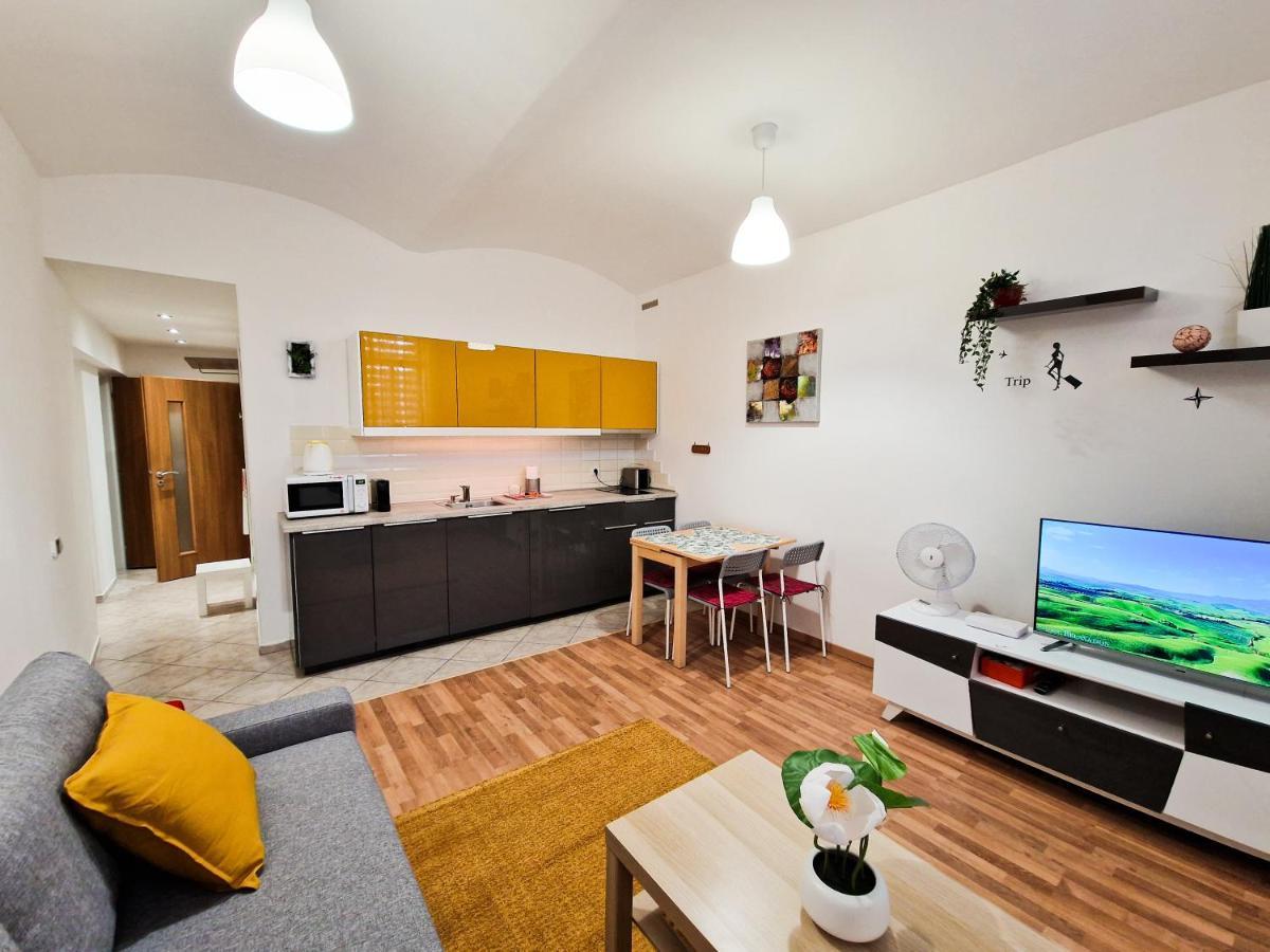 Ground Floor Apartment Praha Bagian luar foto